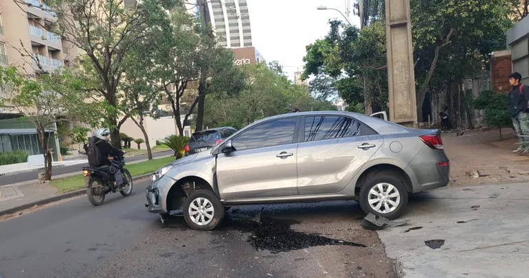 Accidente de tránsito sobre la avenida Santa Teresa de Asunción.