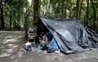 Refugio improvisado instalado en una calle por un desempleado en São Paulo (Brasil), la ciudad más rica del país pero que sin embargo disparó el número de personas sin hogar en un 31% durante la pandemia (EFE).