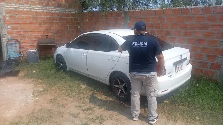 Este automóvil denunciado como robado en Lambaré fue recuperado en la ciudad de Villa Hayes.