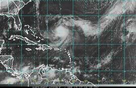 fotografia-cedida-por-la-agencia-nacional-de-oceanos-y-atmosfera-noaa-que-muestra-el-emplazamiento-del-huracan-de-categoria-1-jose-91300000000-1628491.JPG