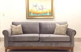 Un sofá renovado puede cambiarle la cara a su sala.