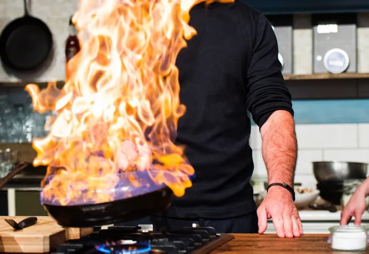 La interacción del alcohol y el fuego confiere a los platos un aroma muy especial. Sin embargo, es necesario utilizar licores con al menos un 40 por ciento de graduación.