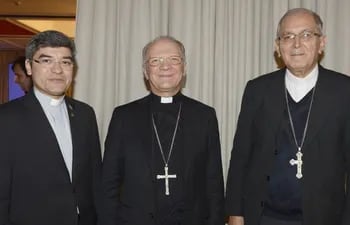 presbitero-narciso-velazquez-arzobispo-angelo-vincenzo-zani-y-arzobispo-edmundo-valenzuela--203205000000-1460343.jpg