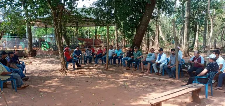 Dirigentes campesinos de San Pedro se reunieron en la tarde del sábado en Agüerito. Cuestionan monopolio de las semillas del cañamo y reclaman el fin de la criminalización.