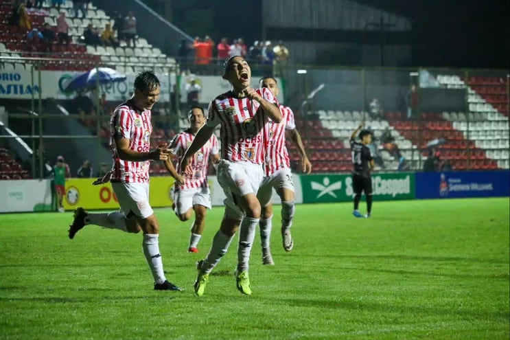 Grito de gol del extremo Matías Verdún, el encargado de darle el triunfo a Sportivo San Lorenzo sobre Atlético Tembetary. (Foto: APF)