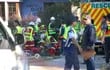Rescatistas trabajan en las inmediaciones del edificio derrumbado en la ciudad de George, Sudáfrica, el pasado martes.