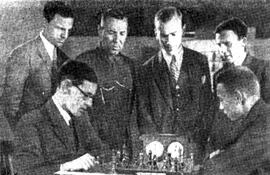 5º Campeonato Soviético. Botvinnik vs Rauzer. Miran Makogonov, Pavlov-Pianov, Rokhlin y Model (Foto del libro Obsession A Chess Biography of Vsevolod Rauzer).