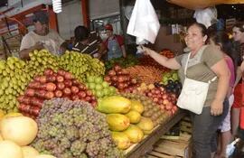 la-generalizacion-del-iva-al-sector-agropecuario-obligara-a-pequenos-vendedores-de-frutas-y-verduras-a-expedir-boletas--205909000000-1030977.jpg