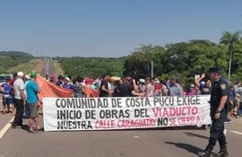 Pobladores de Caacupé se movilizan para exigir viaducto peatonal
