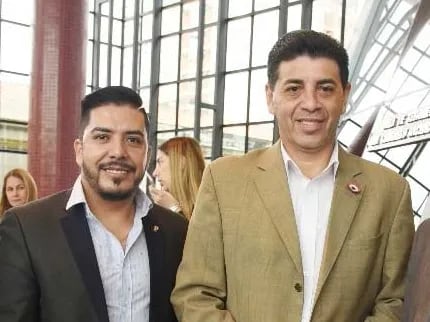 El ahora expulsado Carlos Portillo junto al senador Víctor Ríos, quién mantiene sus apoyo al cuestionado político.