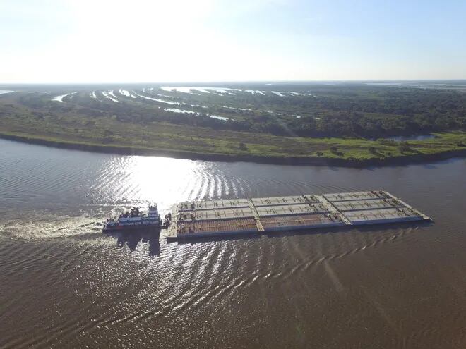 El sector naviero es uno de los más afectados por la bajante del río Paraguay.