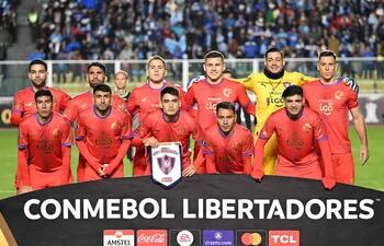 Los jugadores de Cerro Porteño en la foto previa al partido contra Bolívar por la fase de grupos de la Copa Libertadores en el estadio Olímpico Hernando Siles, en La Paz.