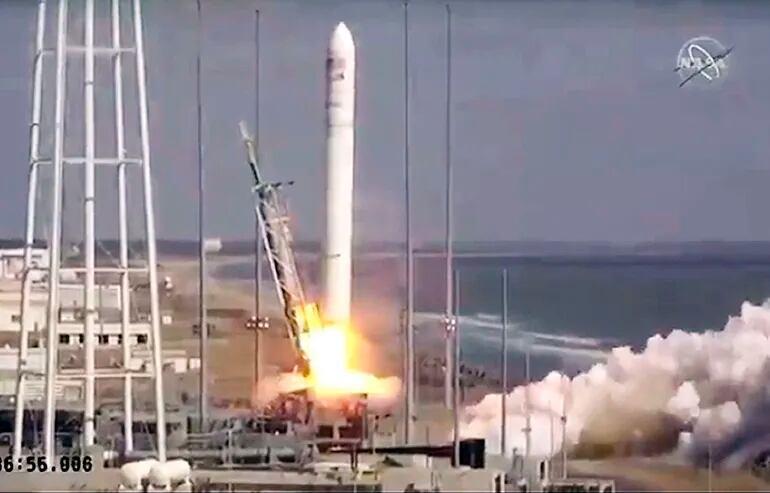 14:36 hora local. El cohete Antares fue lanzado desde Virginia, Estados Unidos; en él, el GuaraniSat1 con 10 misiones.