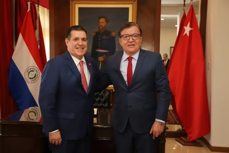 Los expresidentes Horacio Cartes y Nicanor Duarte Frutos se reunieron este martes en la Junta de Gobierno de la ANR.