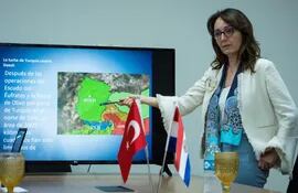 La embajadora de Turquía en Paraguay, Armagan Inci Ersoy, habla en conferencia de prensa este lunes en Asunción