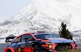 El belga Thierry Neuville lidera el Rally de Montecarlo con Hyundai i20 WRC.