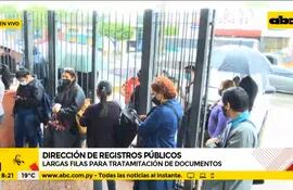 Largas filas para tramitar documentos en la Dirección de Registros Públicos