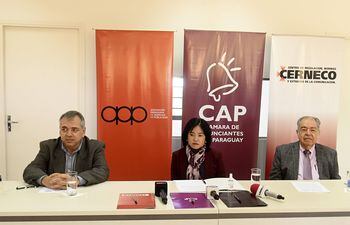 Pascual Rubiani, Patricia Toyotoshi y Enrique Bendaña representa a los gremios que se unieron para avanzar en la economía.