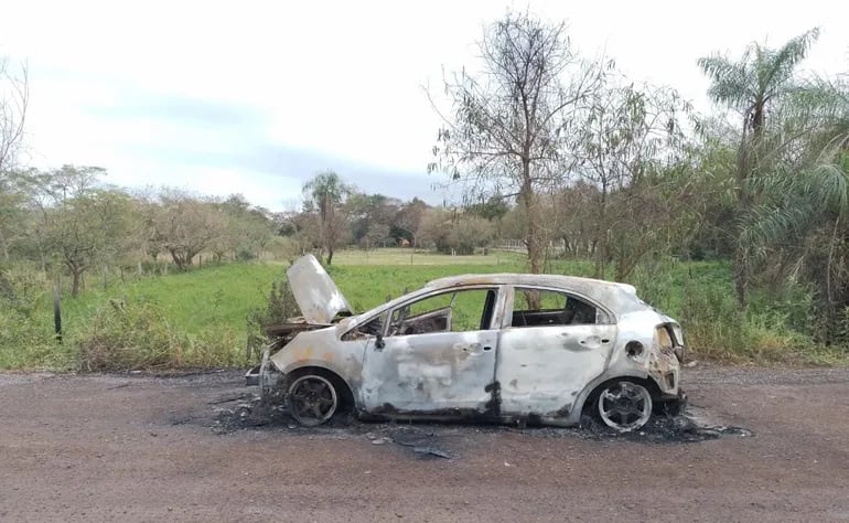 El automóvil Kia, que fue hurtado en Limpio, fue incinerado en Escobar.