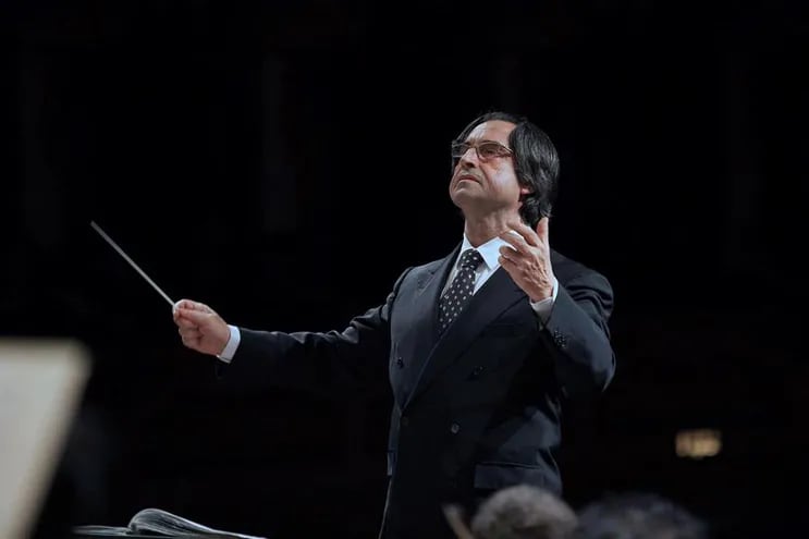 El director de orquesta italiano Riccardo Muti se expresó a favor de la reapertura de los teatros europeos al público, con las medidas sanitarias.