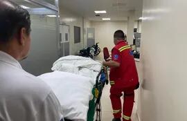 El niño fue trasladado en una ambulancia de la Fundación Tesãi a la capital del país.