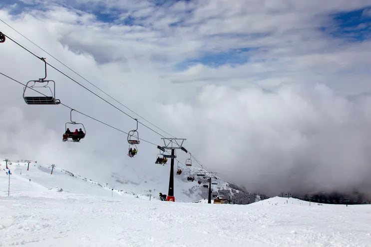 El cerro Catedral es uno de los principales atractivos turísticos de Bariloche. Es el sitio ideal para vivir la experiencia del esquí.