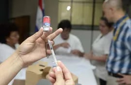 La vacuna, que se encuentra en falta en el sector público, tiene un costo de G. 160.000 en las farmacias de plaza.