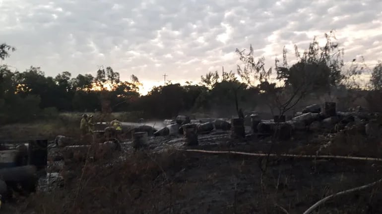 La fábrica de Acepar, ubicada en Villa Hayes, registró este domingo un incendio de grandes proporciones.