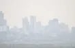 Una imagen de la semana pasada muestra el skyline de Asunción cubierto por una densa humareda. El aire estuvo sumamente contaminado.