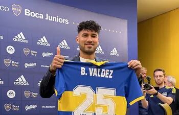 La casaca 25 es la que vestirá el defensor paraguayo Bruno Amílcar Valdez Rojas en el equipo de Boca Juniors. (@Tato_aguilera)