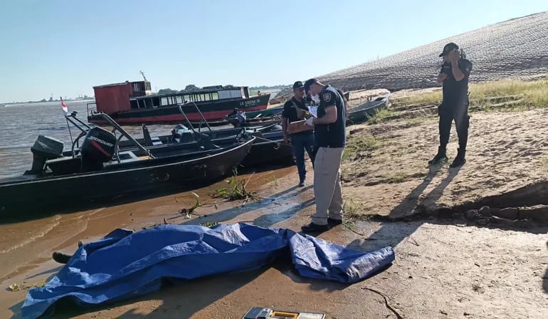 Hallan cuerpo sin vida de un hombre en aguas del río Paraguay. El informe preliminar señala que habría sufrido algunos golpes en el cuerpo.