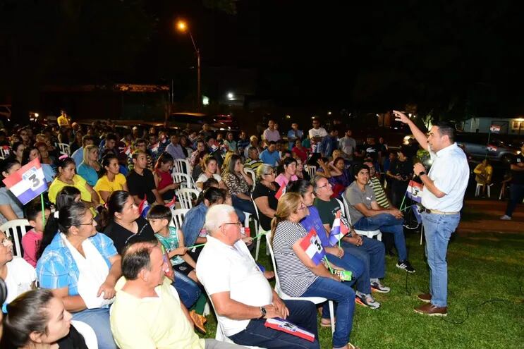El candidato a gobernador de Central, Ricardo Estigarribia, lamentó que siga muriendo gente por falta de ambulancia y UTI en los hospitales.