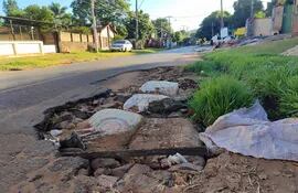 Pobladores de Cabañas exigen reparación de calles al MOPC