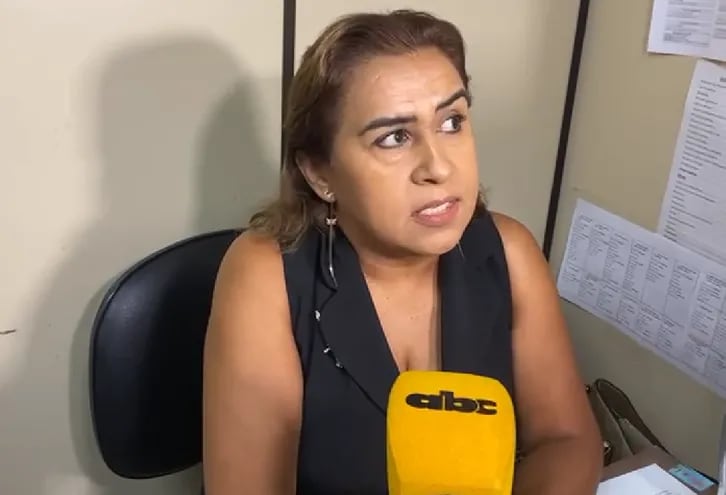 Claudia Melgarejo, directora de Central Telefónica del Congreso Nacional, hablando sobre su funcionaria que recibe doble salario.