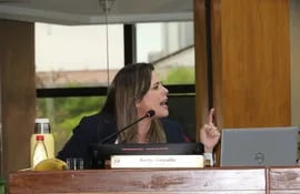Kattya González, proyectista del pedido de interpelación.