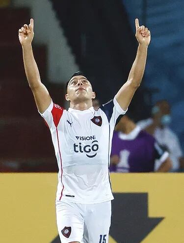 Marcó el segundo gol en Colombia y así lo festejó Ángel Cardozo Lucena.