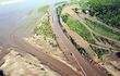las-aguas-de-la-ultima-crecida-ingresan-a-la-nueva-embocadura-del-canal-paraguayo-solo-parcialmente-renovado-foto-gentileza-211012000000-1673537.jpg