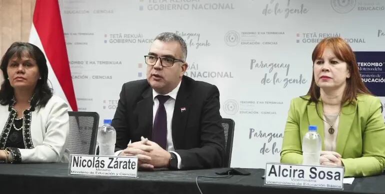 Ministro Nicolás Zárate en su rendición de cuentas al frente del MEC.