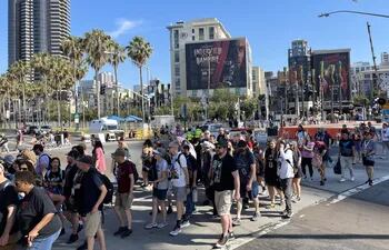 Aficionados llegan a la Comic-Con 2023 en San Diego, California (EE.UU.).