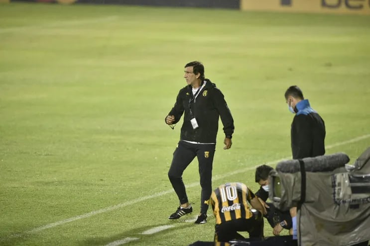 Costas, entrenador de Guaraní.