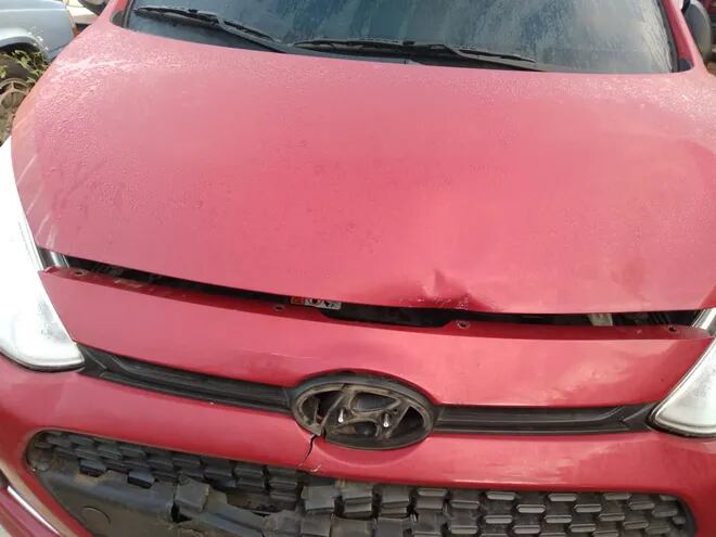 Con severos daños quedó el Hyundai de la pareja.