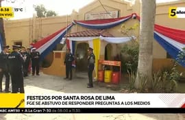 Festejos por Santa Rosa de Lima, patrona de los oficiales de la policía.