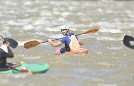 atletas-brasilenos-exploraron-el-domingo-ultimo-el-rio-acaray-y-lo-calificaron-como-el-mejor-de-sudamerica-para-competiciones-de-kayak-extremo-se-204604000000-1699137.jpg
