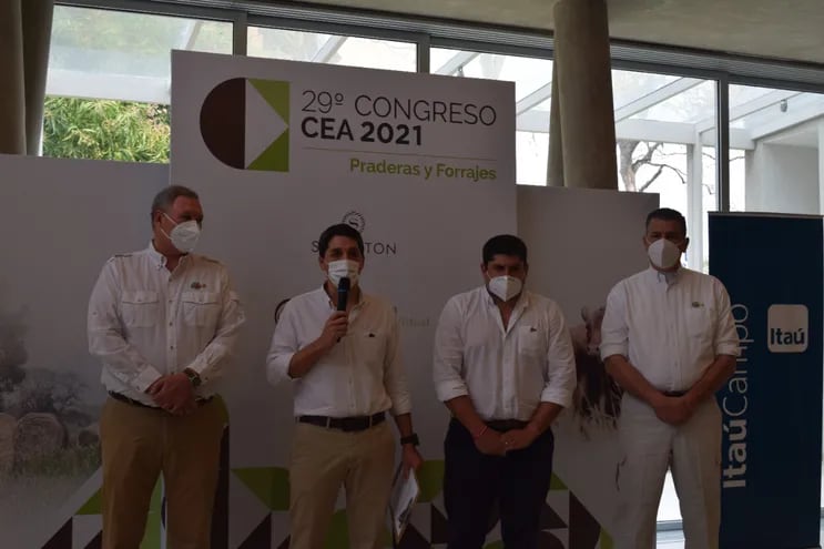 Karl Reimert, Marcos Pereira, Juan José Obelar y Diego Heisecke,  en el lanzamiento del 29 Congreso del CEA, realizado en su local.
