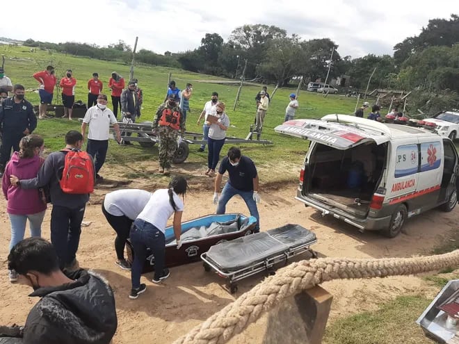 El cuerpo hallado en el río Paraguay podría tratarse de uno de los dos pescadores desaparecidos el pasado martes.