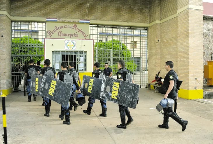 Uno de los cateos realizados en la Penitenciaría Regional de Concepción. Hallaron dinamita en gel en sector del PCC.