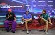 Conferencia de prensa en Abu Dabi: Lewis Hamilton (i), Fernando Alonso (c) y Sebastian Vettel.