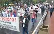 los-manifestantes-marcharon-con-carteles-reclamando-el-fin-de-la-corrupcion-en-la-municipalidad-de-ciudad-del-este--231220000000-1756206.jpg