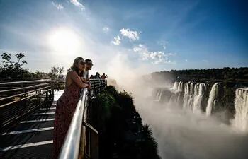 Las Cataratas del Iguazú vuelven a recibir a los turistas desde esta mañana.
