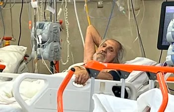 Don Ramón Samudio, perdió ambas piernas en el Hospital Central del IPS por supuesta negligencia médica.